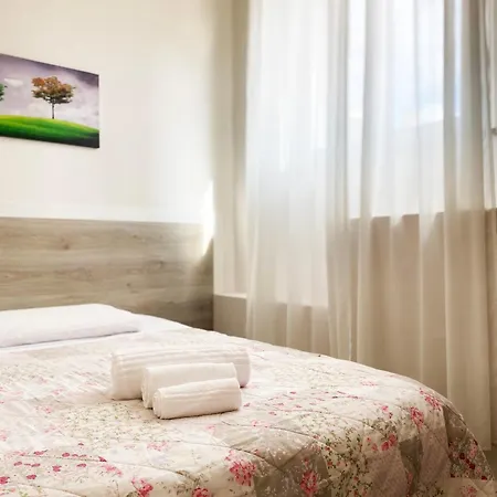 Easyrooms One ゲストハウス 3*