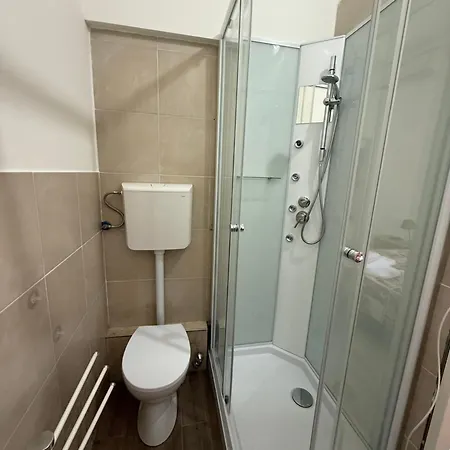 ゲストハウス Easyrooms One 3*