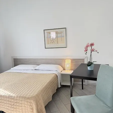 Easyrooms One ゲストハウス