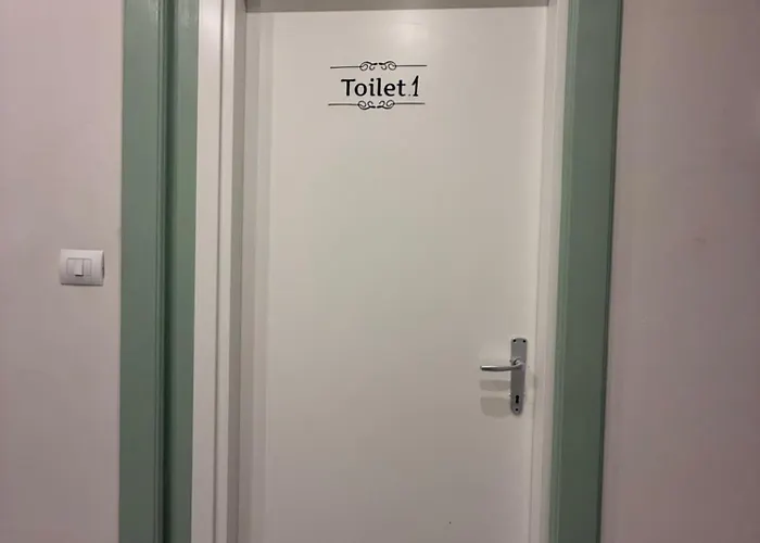 Easyrooms One ゲストハウス 3*