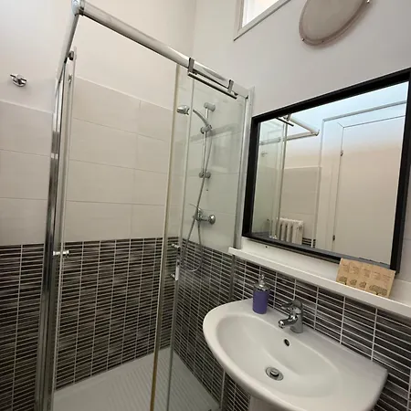 Easyrooms One Konukevi Parma