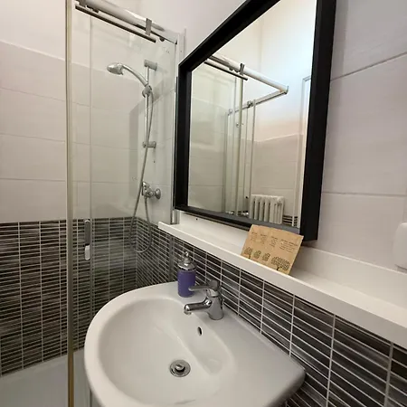 Easyrooms One * Parma